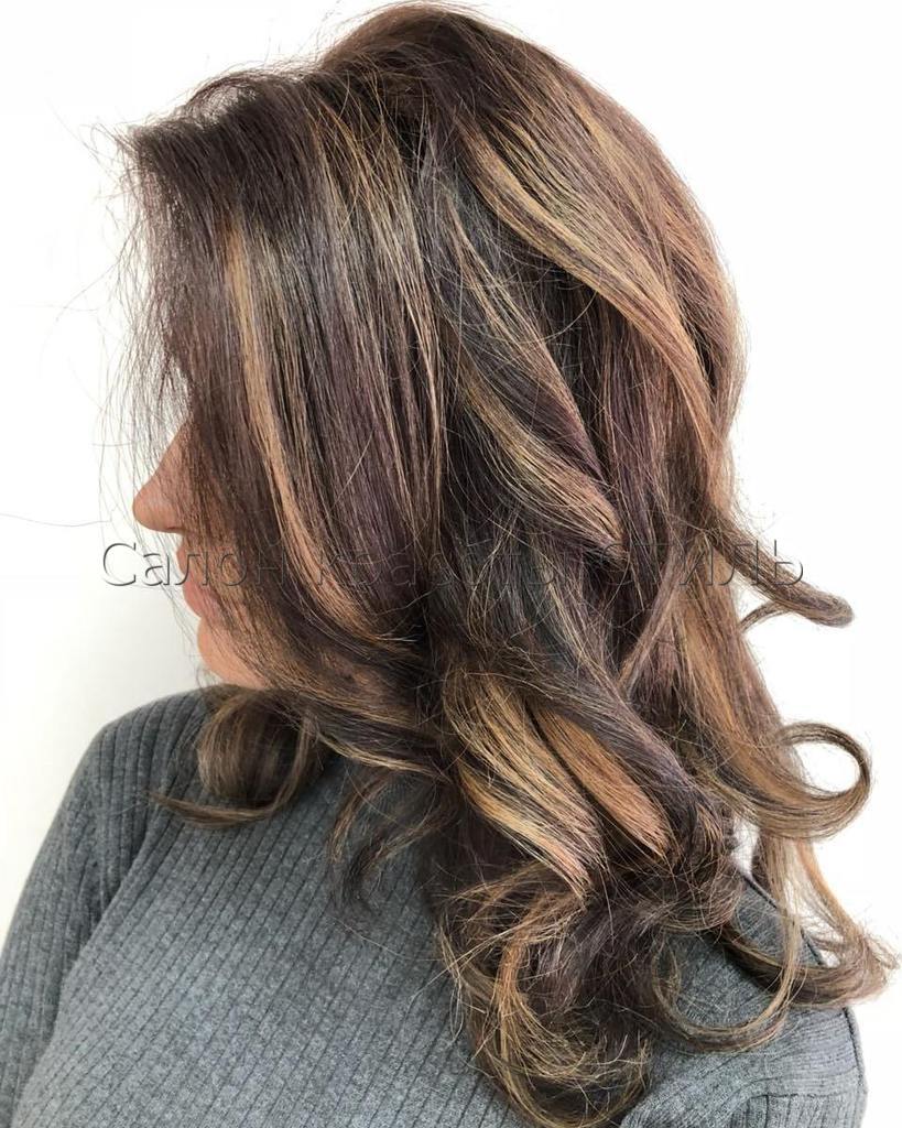 Фото работы мастера стрижка или маникюр