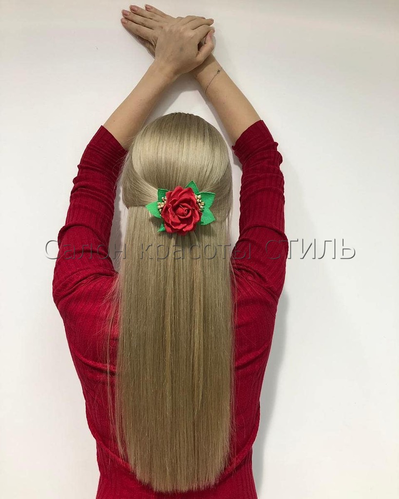 Фото работы мастера стрижка или маникюр