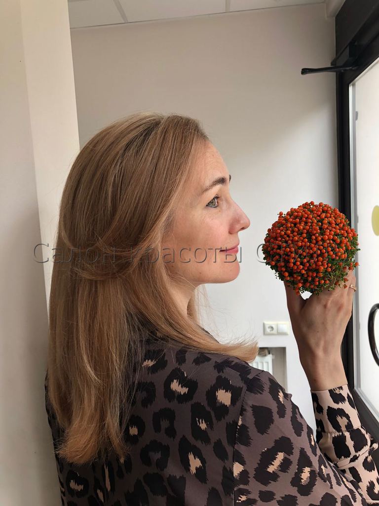 Фото работы мастера стрижка или маникюр