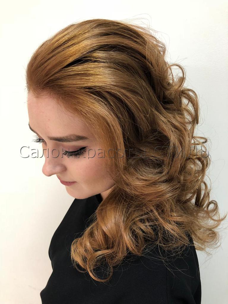 Фото работы мастера стрижка или маникюр