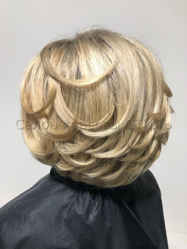 Фото работы мастера стрижка или маникюр