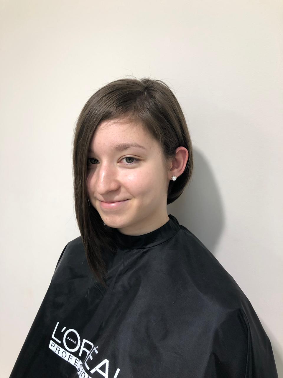 Фото работы мастера стрижка или маникюр