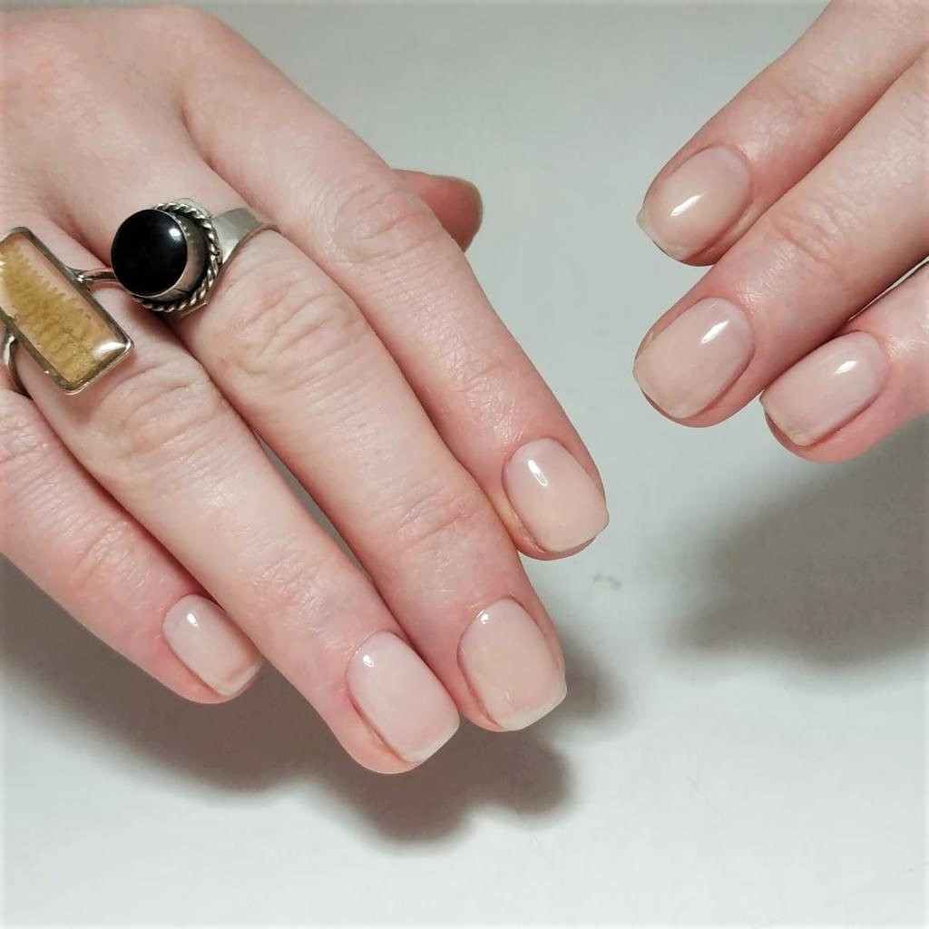 Фото работы мастера стрижка или маникюр