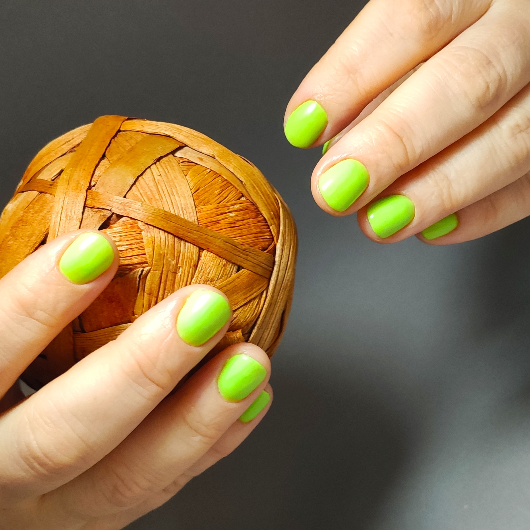 Фото работы мастера стрижка или маникюр